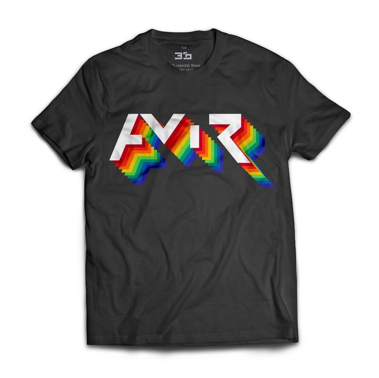 T-shirt with AMOR lettering in a pixelated gradient